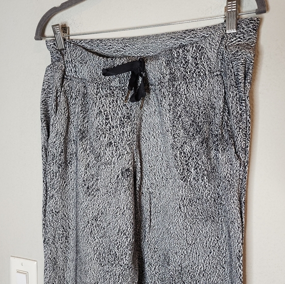 Lululemon Ready To Rulu Pant Jacquard White Black. Size 10 - Picture 13 of 16